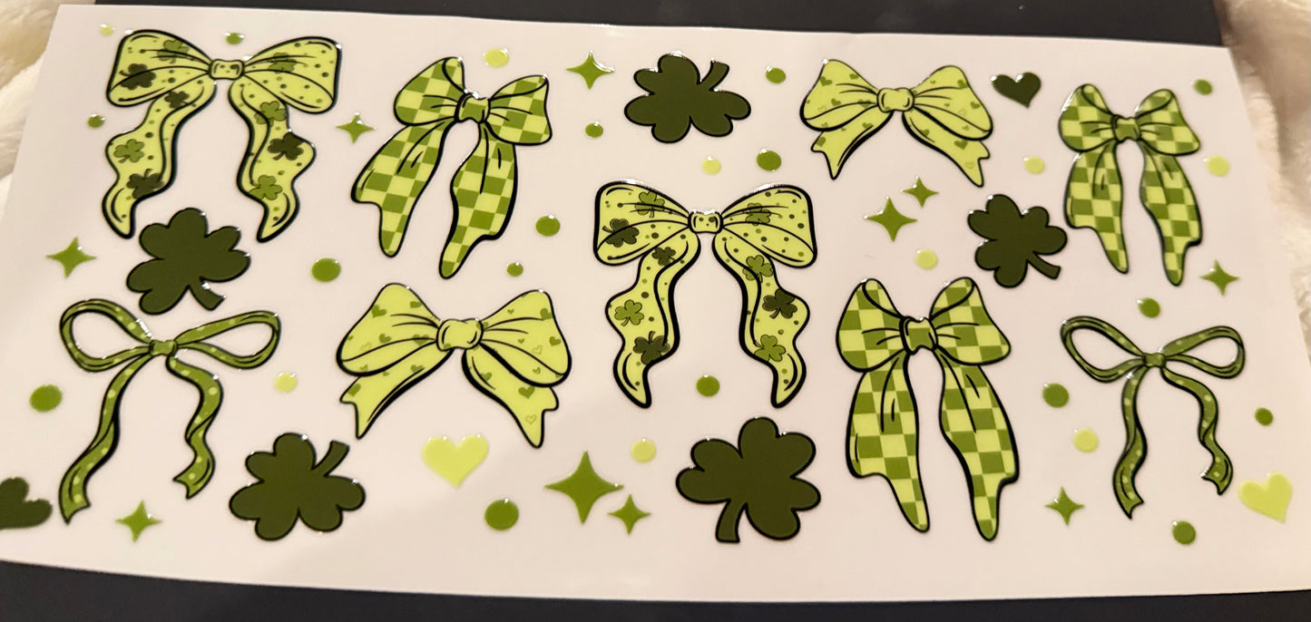 Clover bows