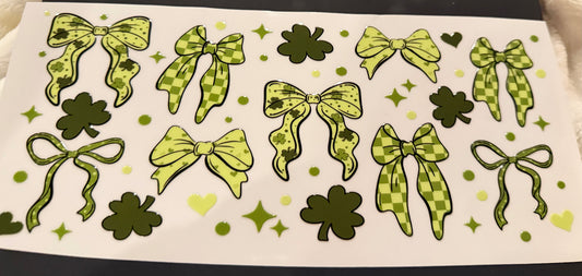 Clover bows