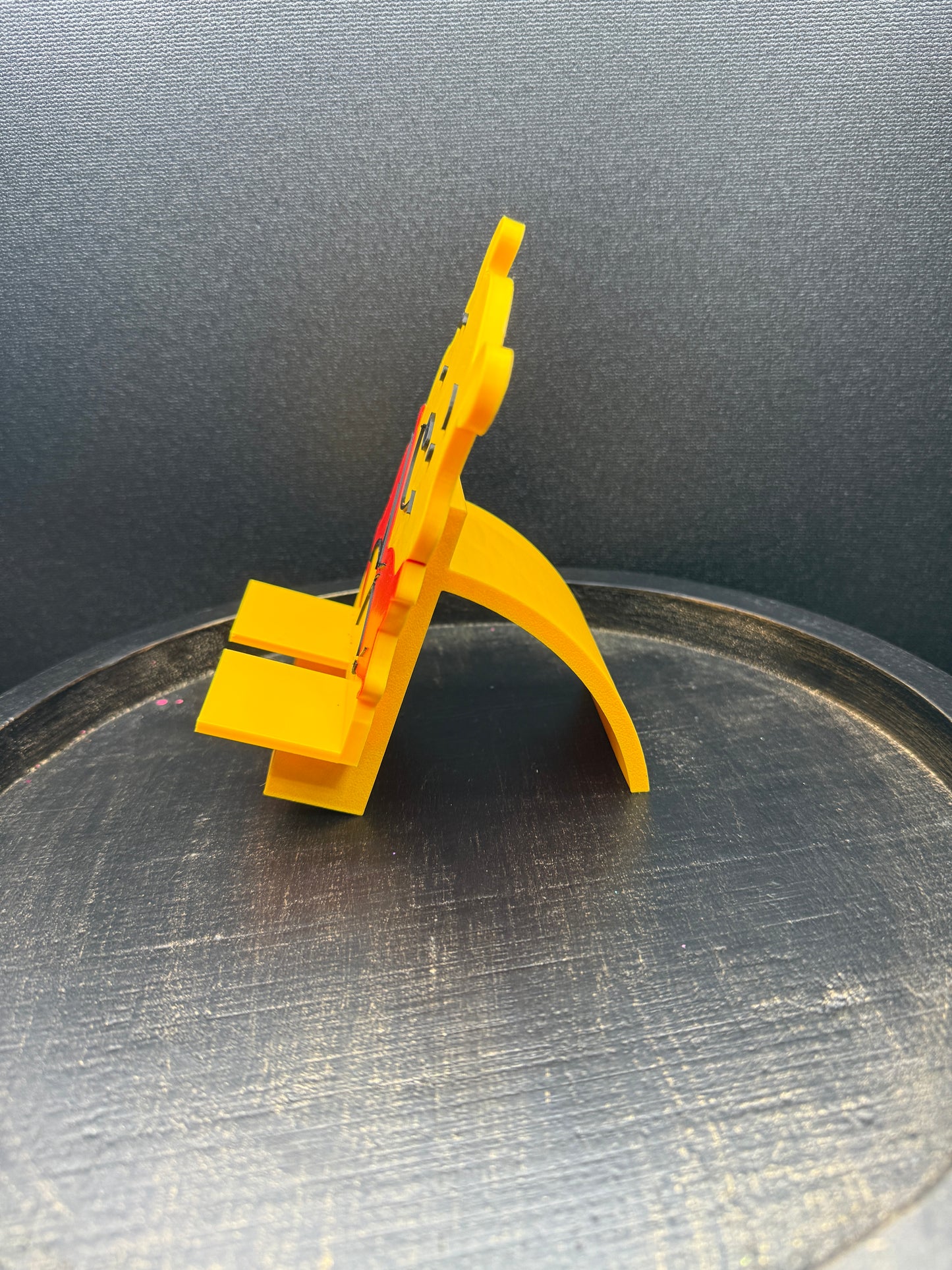 Pooh phone stand with charger slot